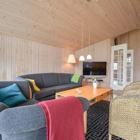 Pet Friendly In With Kitchen *
