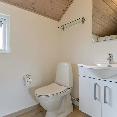 Pet Friendly In With Kitchen *