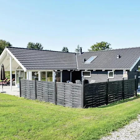 Pet Friendly In With Kitchen