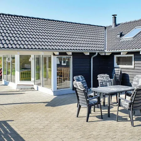 Pet Friendly In With Kitchen
